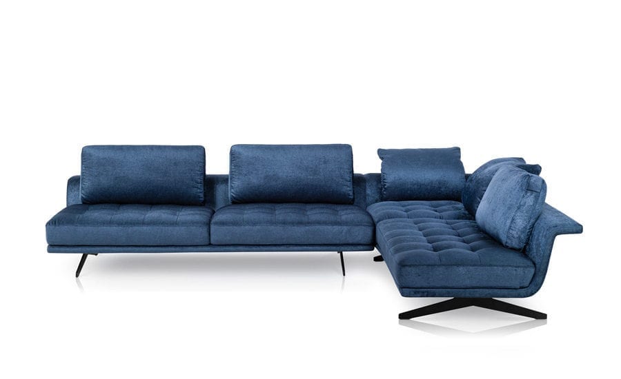 Sofakombination des Modells Style mit blauem Stoffbezug und mattschwarzen Füssen