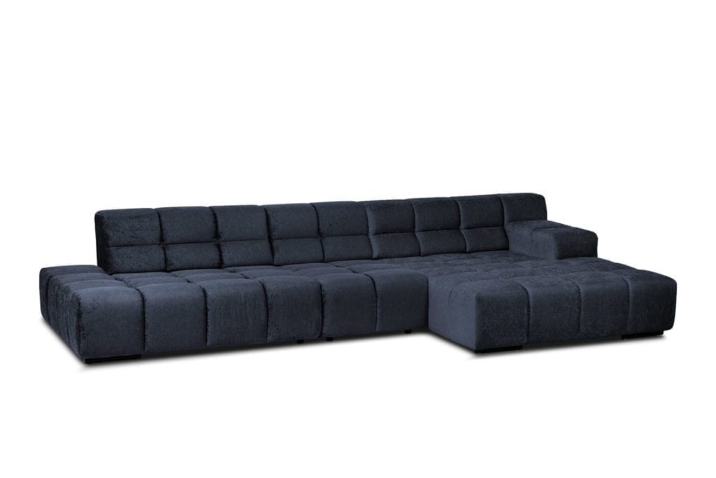 Sofakombination des Modells Temple mit schwarzem Stoffbezug und mattschwarzen Füssen